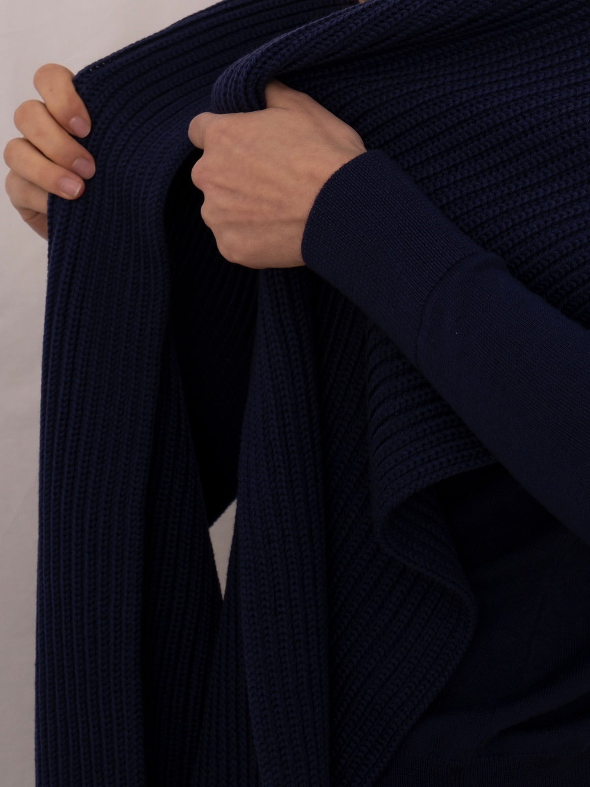 Sciarpa - Navy in navy, three-quarter view